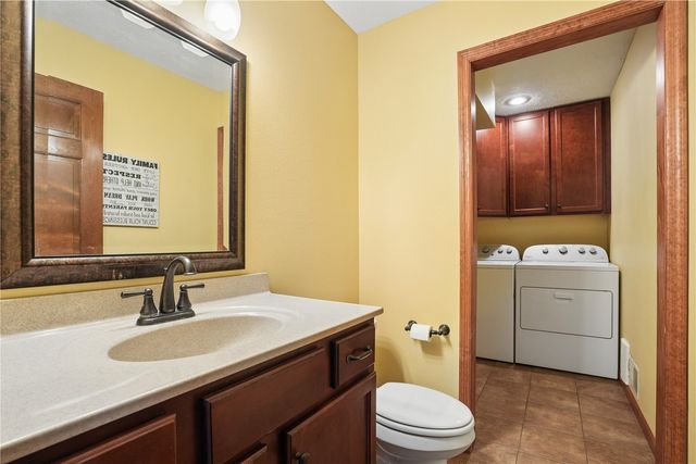 2040 Sandalwood Drive NE, Cedar Rapids, IA 52402