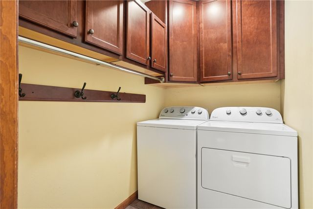 2040 Sandalwood Drive NE, Cedar Rapids, IA 52402