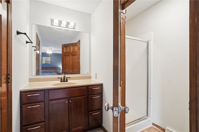 2040 Sandalwood Drive NE, Cedar Rapids, IA 52402