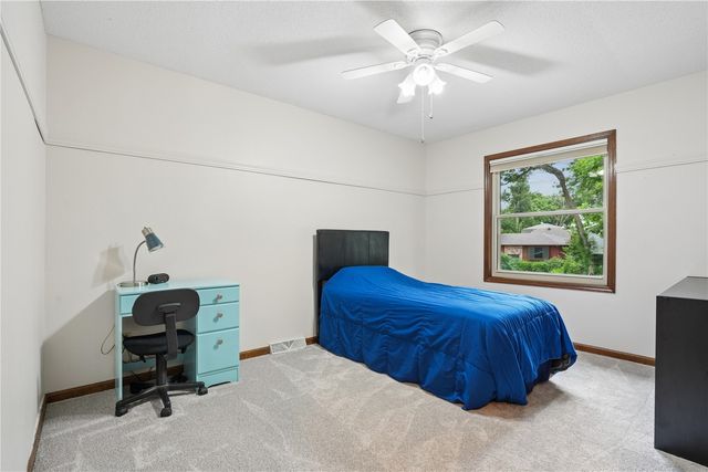 2040 Sandalwood Drive NE, Cedar Rapids, IA 52402