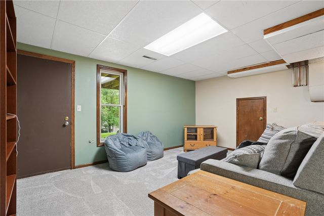 2040 Sandalwood Drive NE, Cedar Rapids, IA 52402