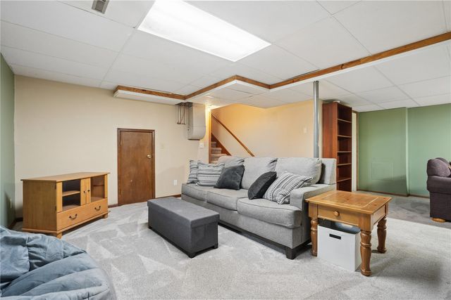 2040 Sandalwood Drive NE, Cedar Rapids, IA 52402