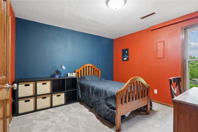 2040 Sandalwood Drive NE, Cedar Rapids, IA 52402