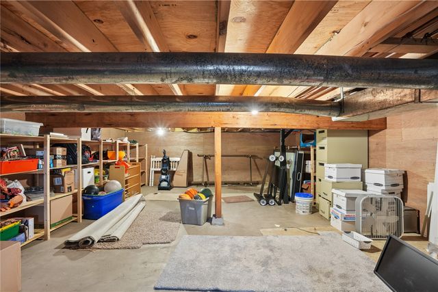 2040 Sandalwood Drive NE, Cedar Rapids, IA 52402