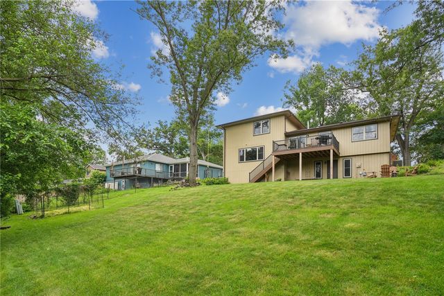 2040 Sandalwood Drive NE, Cedar Rapids, IA 52402