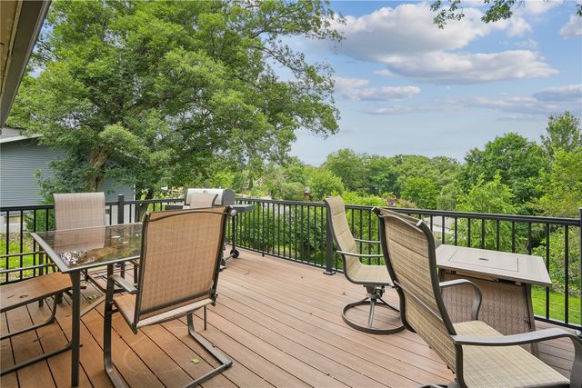 2040 Sandalwood Drive NE, Cedar Rapids, IA 52402