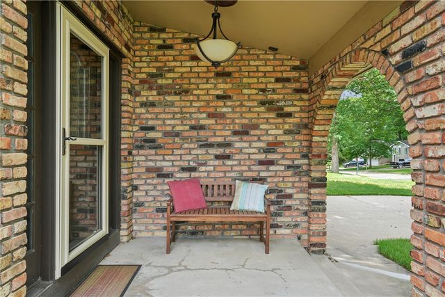 2040 Sandalwood Drive NE, Cedar Rapids, IA 52402