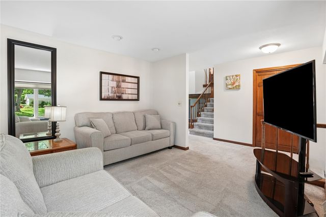 2040 Sandalwood Drive NE, Cedar Rapids, IA 52402