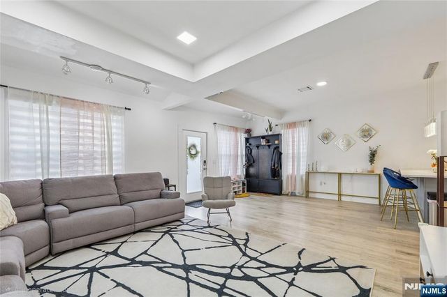 84 Center Avenue, Little Falls, NJ 07424