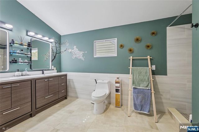 84 Center Avenue, Little Falls, NJ 07424