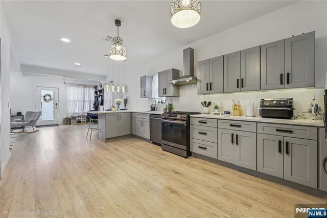 84 Center Avenue, Little Falls, NJ 07424