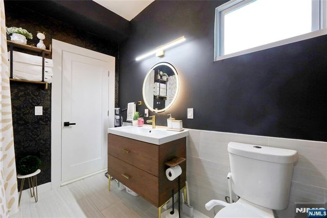 84 Center Avenue, Little Falls, NJ 07424