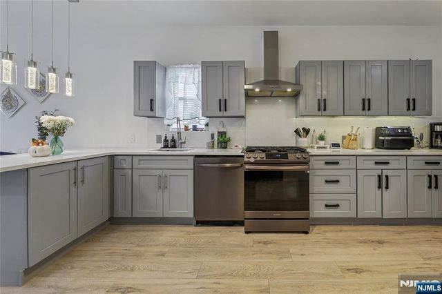 84 Center Avenue, Little Falls, NJ 07424