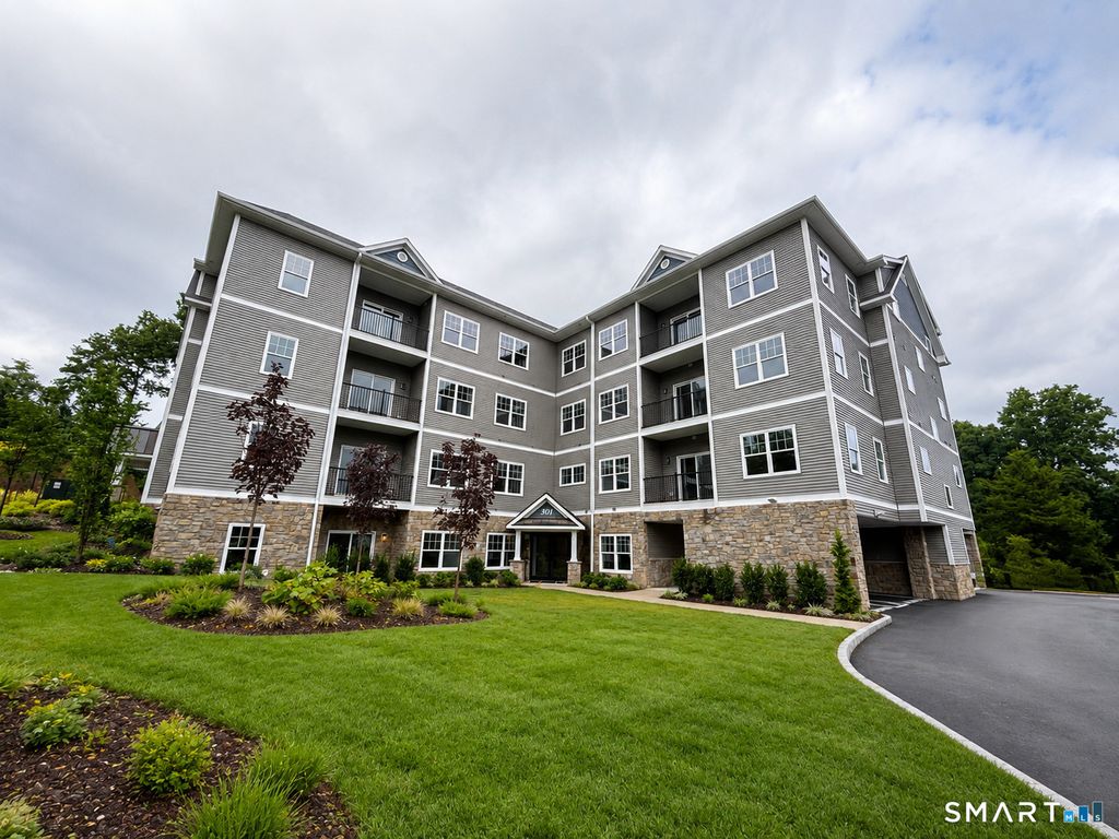 301 Bridgeport Avenue 401, Shelton, CT 06484
