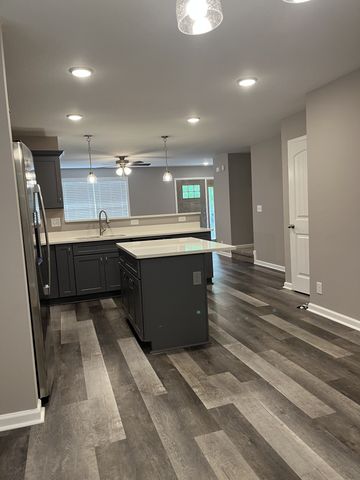 718 Perkins Ave, Clarksville, TN 37040