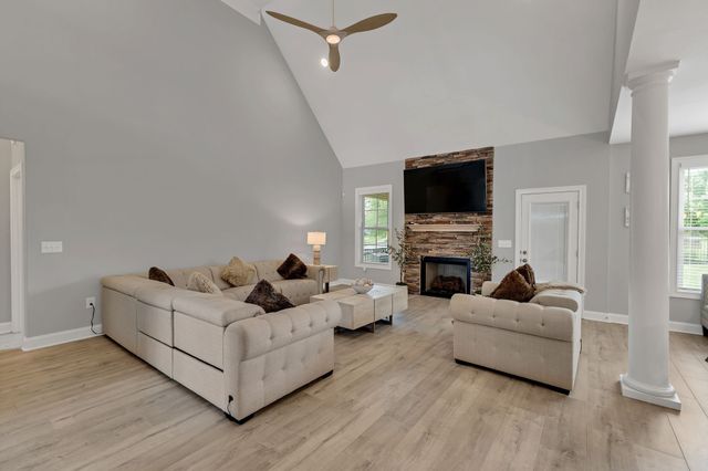 1484 Overlook Pointe, Clarksville, TN 37043