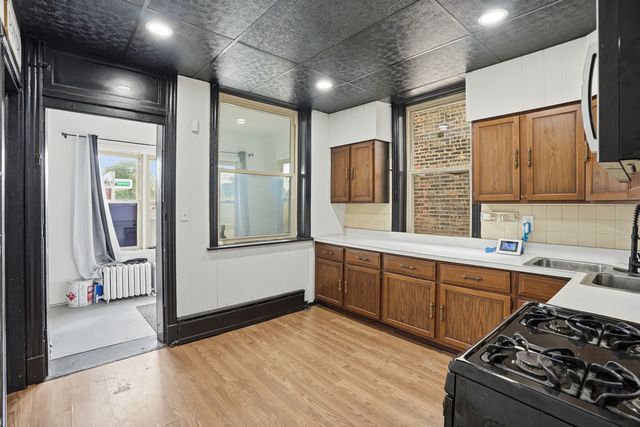 7611 S Green Street, Chicago, IL 60620