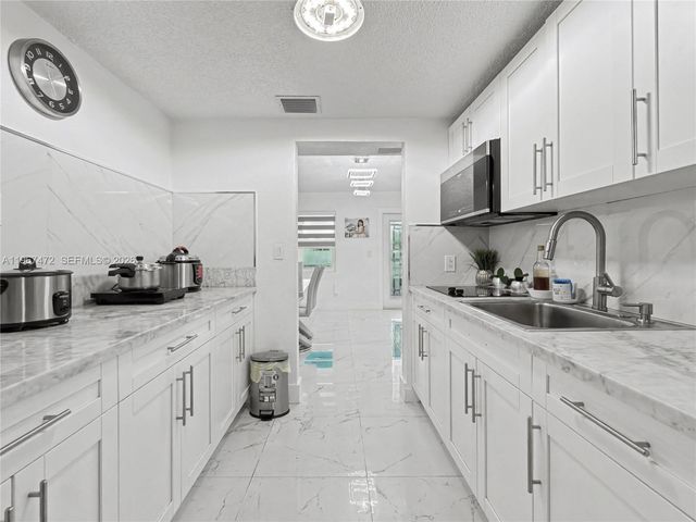 9560 NW 32nd Ave, Miami, FL 33147