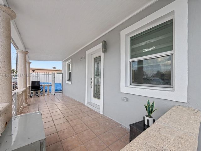 9560 NW 32nd Ave, Miami, FL 33147