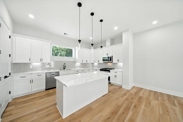 2304 Hoskins Drive F, Houston, TX 77080