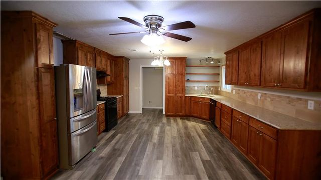 14298 Leavenworth Road, Basehor, KS 66007