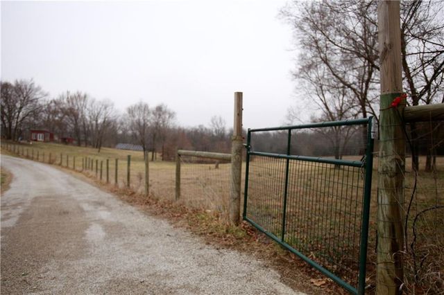 14298 Leavenworth Road, Basehor, KS 66007