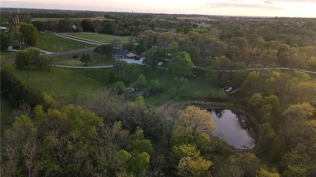 14298 Leavenworth Road, Basehor, KS 66007