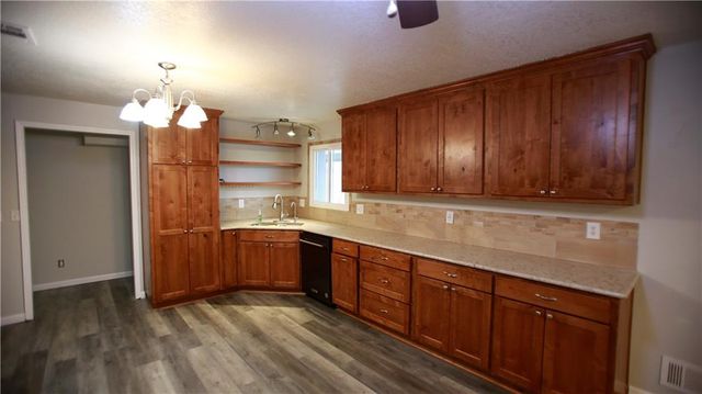 14298 Leavenworth Road, Basehor, KS 66007