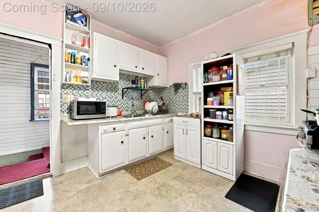 2405 Neibel Street, Hamtramck, MI 48212