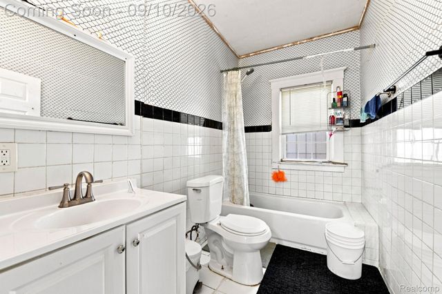 2405 Neibel Street, Hamtramck, MI 48212