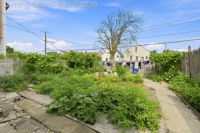 2405 Neibel Street, Hamtramck, MI 48212