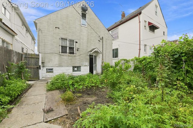2405 Neibel Street, Hamtramck, MI 48212