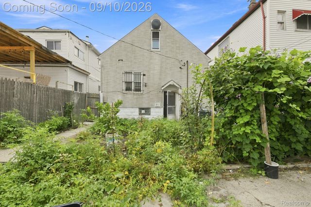 2405 Neibel Street, Hamtramck, MI 48212