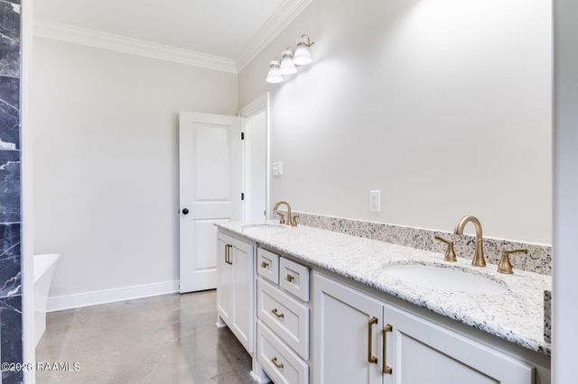 1711 E B North Street, Rayne, LA 70578