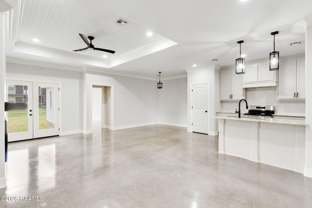 1711 E B North Street, Rayne, LA 70578