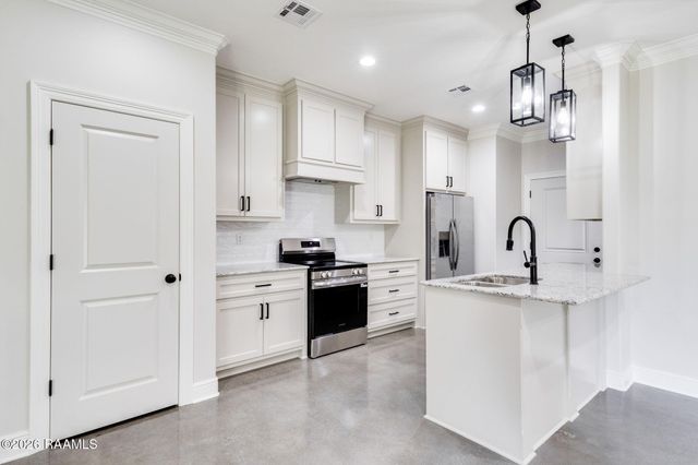 1711 E B North Street, Rayne, LA 70578