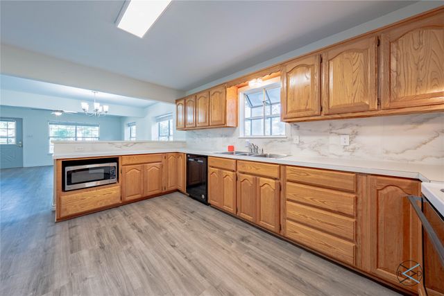 208 Lynn Creek Cove, Mabank, TX 75156