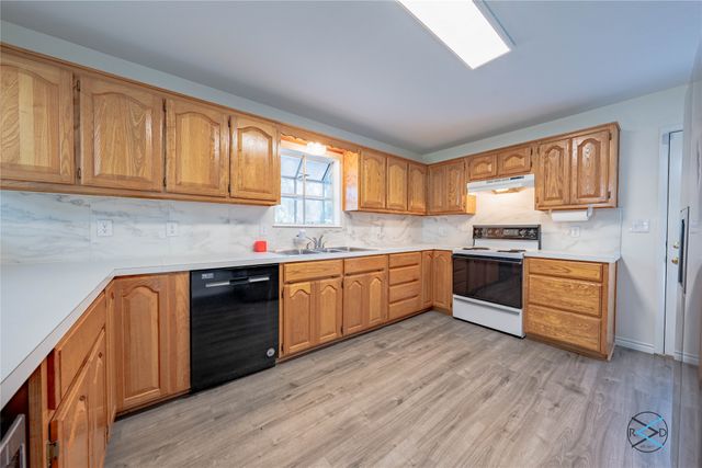208 Lynn Creek Cove, Mabank, TX 75156