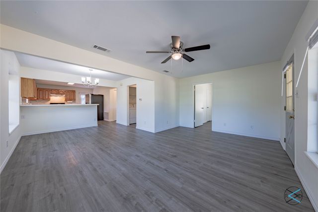 208 Lynn Creek Cove, Mabank, TX 75156