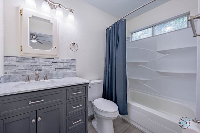 208 Lynn Creek Cove, Mabank, TX 75156