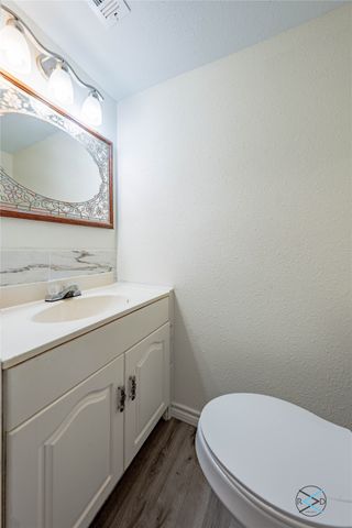 208 Lynn Creek Cove, Mabank, TX 75156