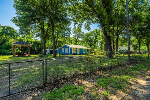 208 Lynn Creek Cove, Mabank, TX 75156