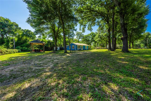 208 Lynn Creek Cove, Mabank, TX 75156