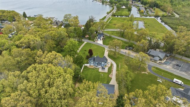 23099 S Shore Drive, Edwardsburg, MI 49112