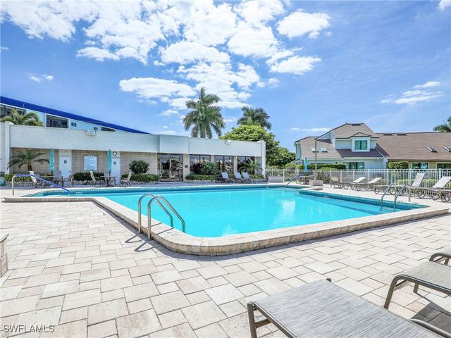 555 Park Shore DR B-311, Naples, FL 34103