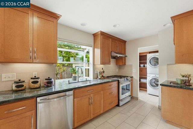 204 Miramonte Dr, Moraga, CA 94556