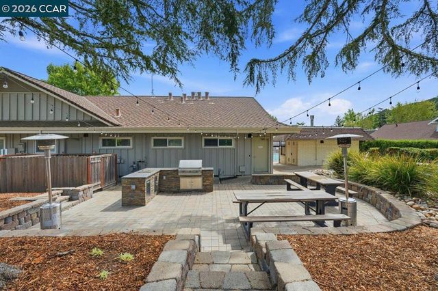 204 Miramonte Dr, Moraga, CA 94556