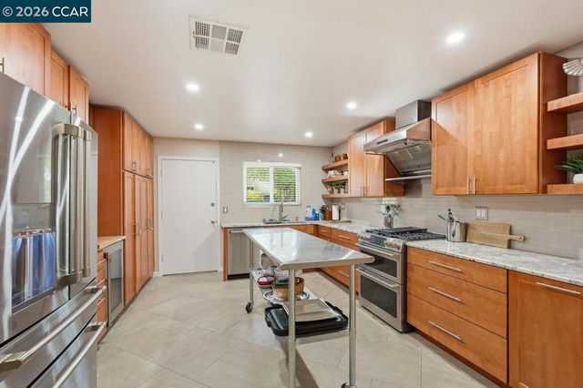 204 Miramonte Dr, Moraga, CA 94556