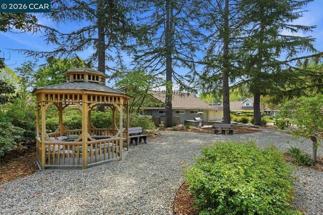 204 Miramonte Dr, Moraga, CA 94556