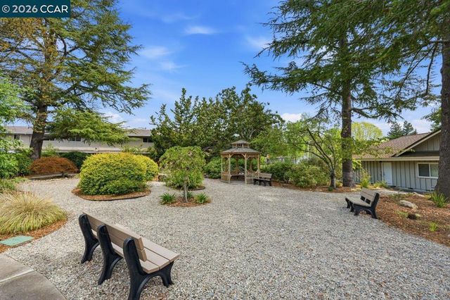 204 Miramonte Dr, Moraga, CA 94556